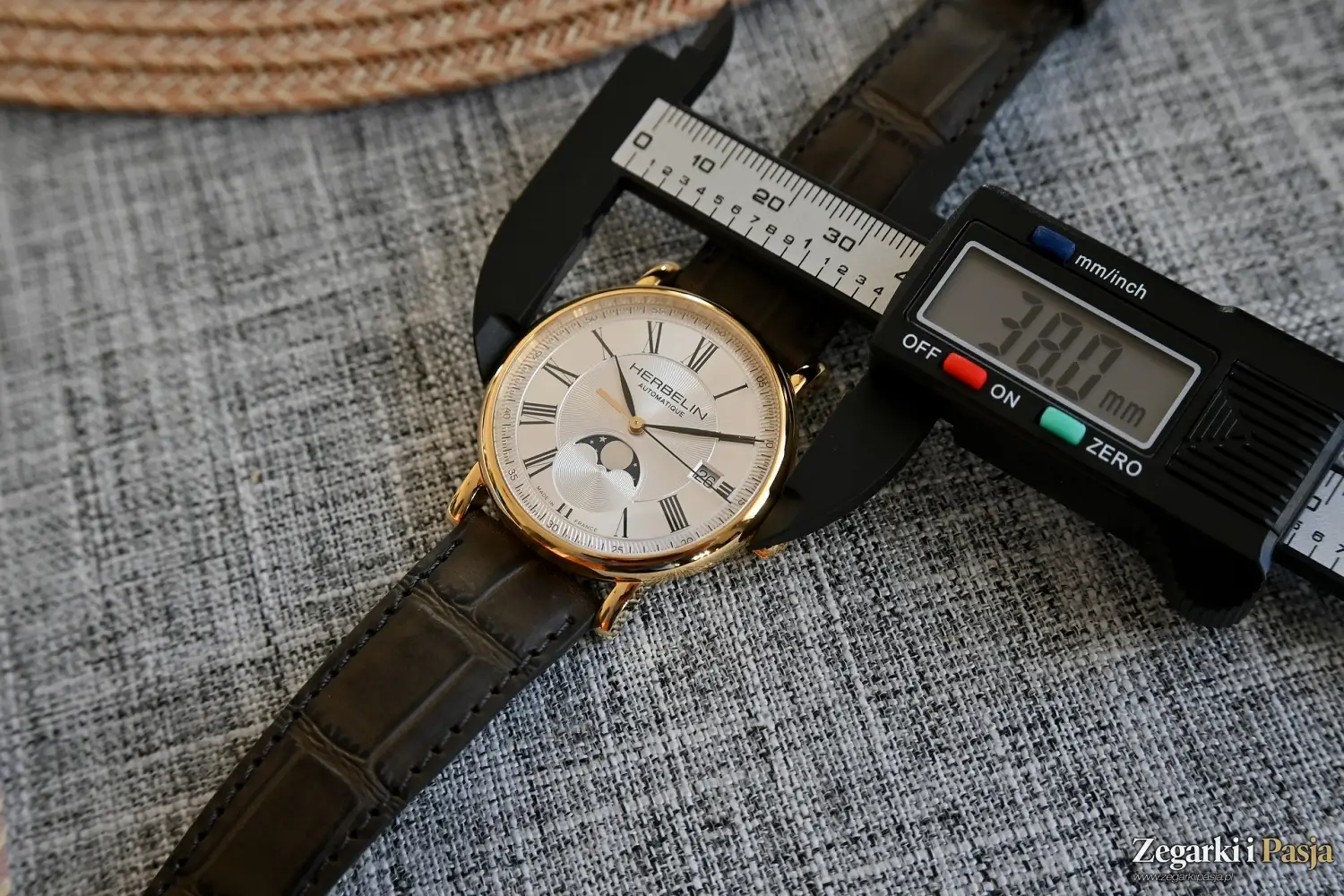 Recenzja: Herbelin Inspiration Automatic Moon Phase. Subtelny i klasyczny zegarek mechaniczny