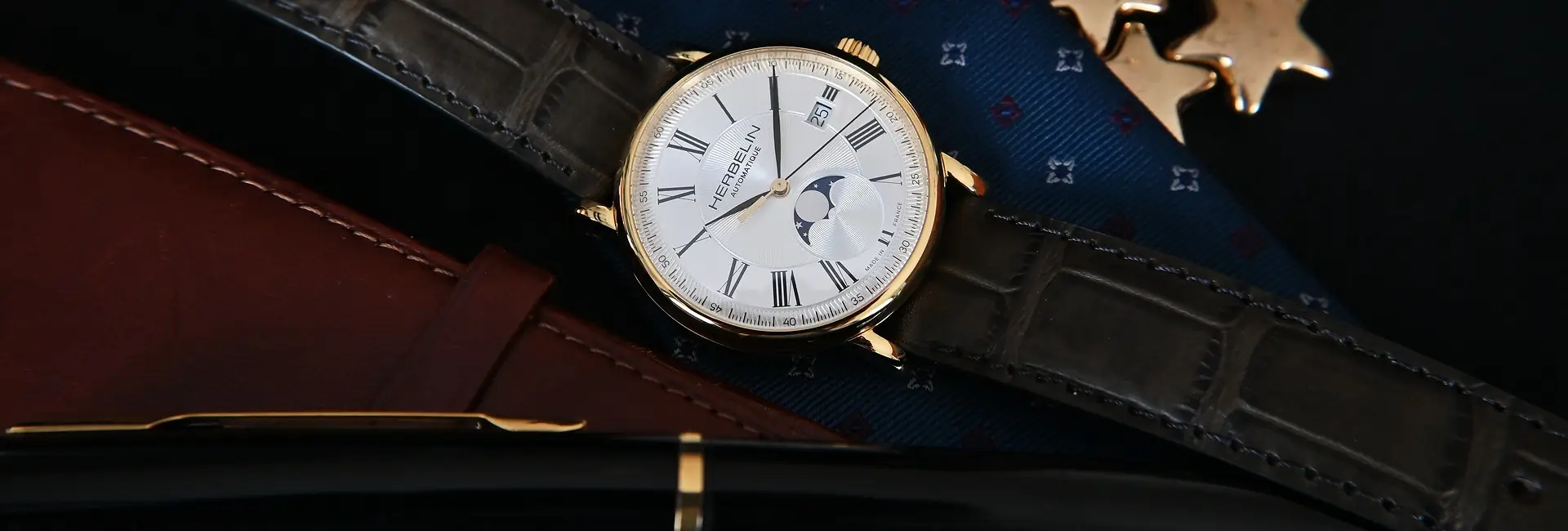 Subtelny i klasyczny zegarek mechaniczny