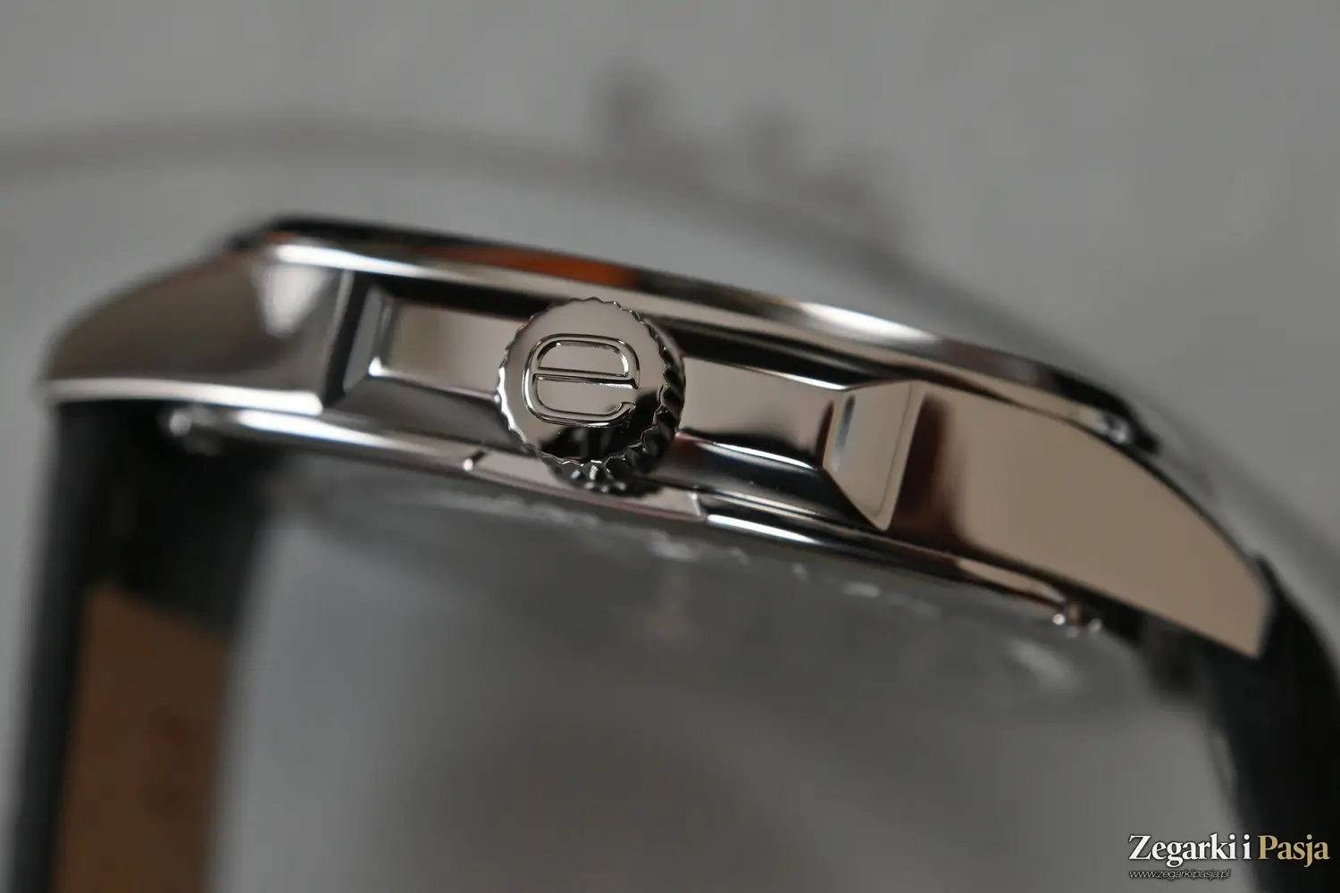 Recenzja: Epos Timeless 3511 Automatic. Casualowy zegarek z kopertą o rzadko spotykanym kształcie