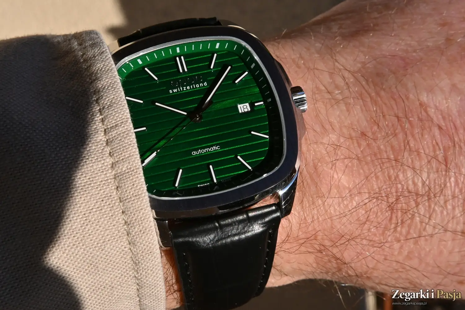 Recenzja: Epos Timeless 3511 Automatic. Casualowy zegarek z kopertą o rzadko spotykanym kształcie