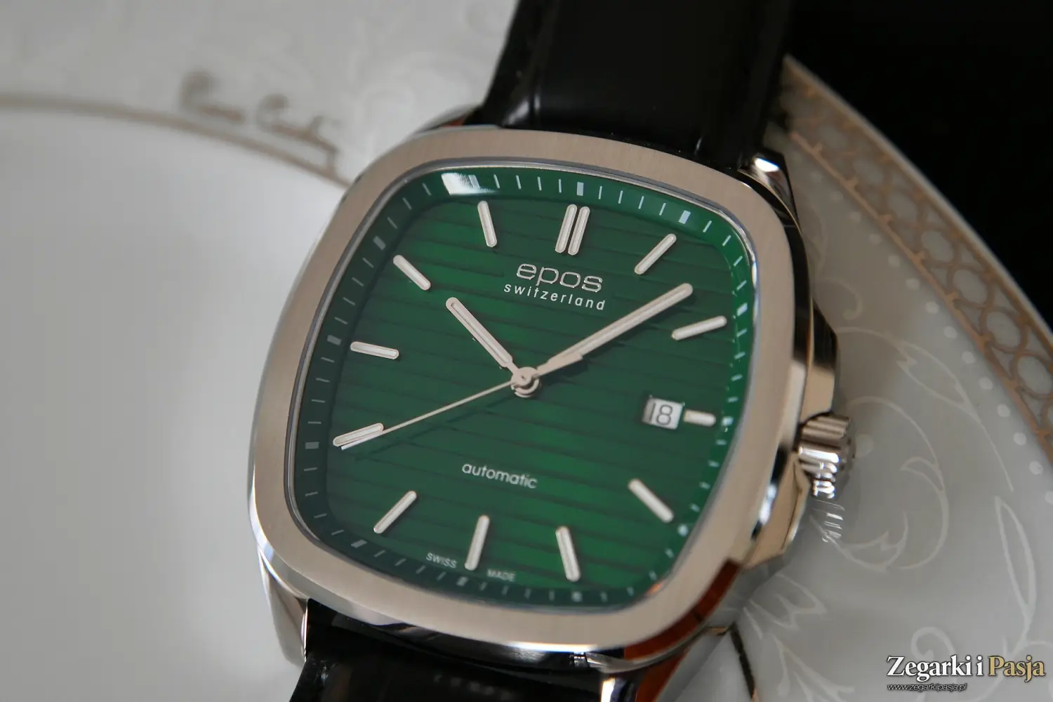 Recenzja: Epos Timeless 3511 Automatic. Casualowy zegarek z kopertą o rzadko spotykanym kształcie