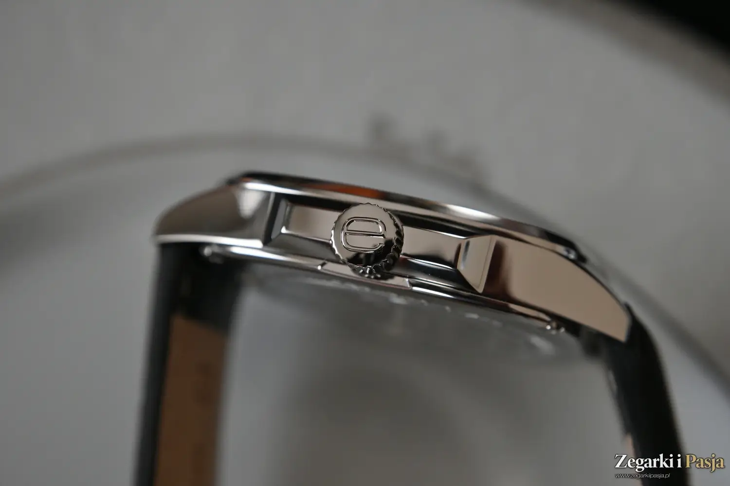 Recenzja: Epos Timeless 3511 Automatic. Casualowy zegarek z kopertą o rzadko spotykanym kształcie