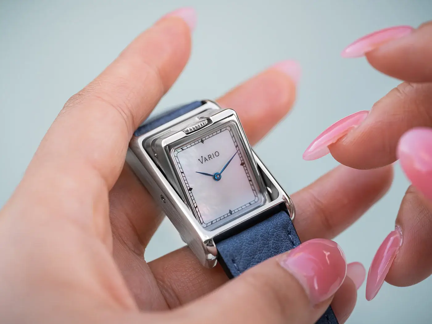 Vario VERSA Reversible Dual Time. Dwa czasy, zupełnie niezależne od siebie