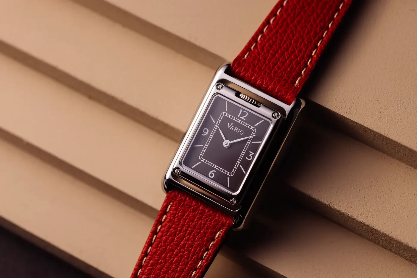 Vario VERSA Reversible Dual Time. Dwa czasy, zupełnie niezależne od siebie