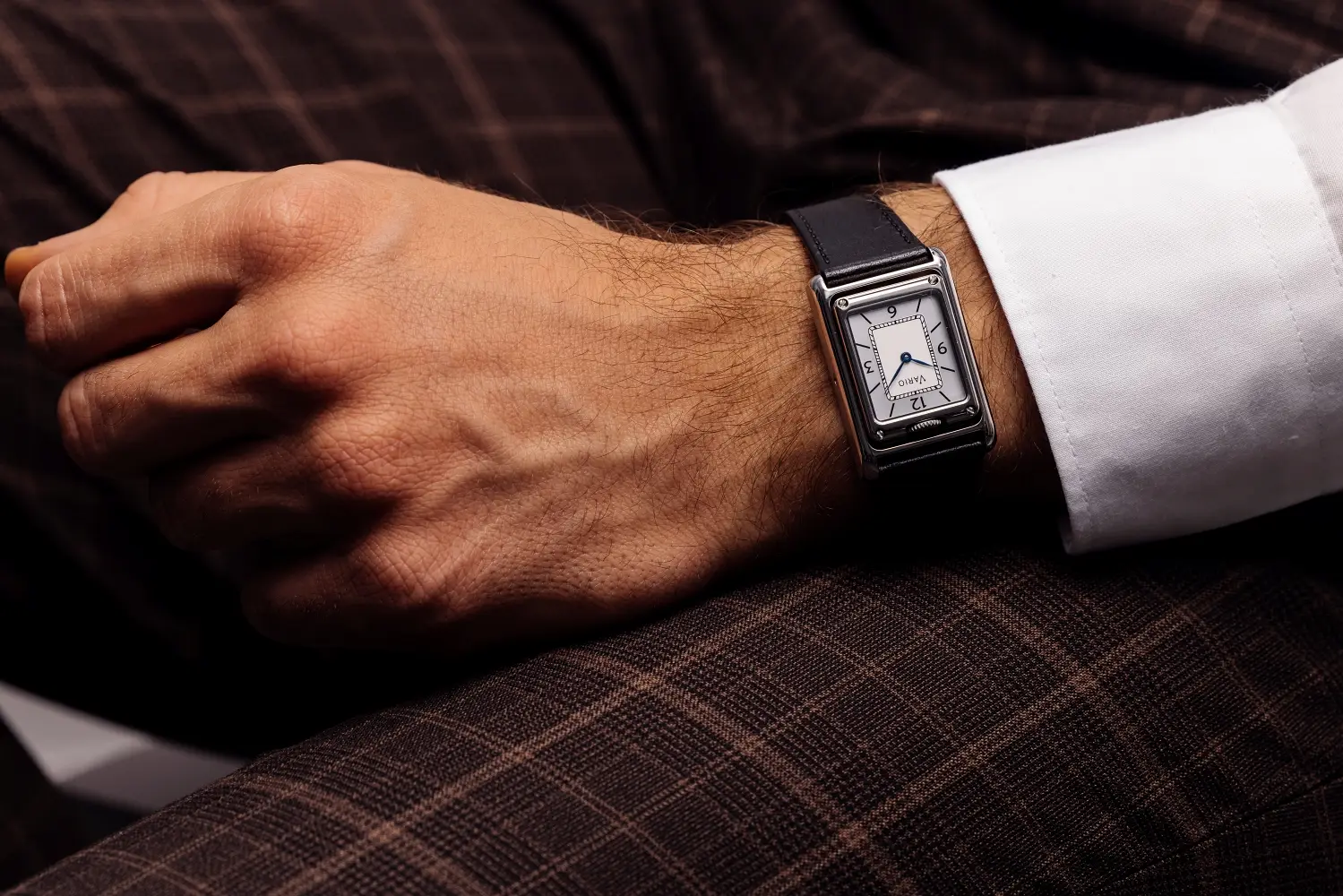 Vario VERSA Reversible Dual Time. Dwa czasy, zupełnie niezależne od siebie