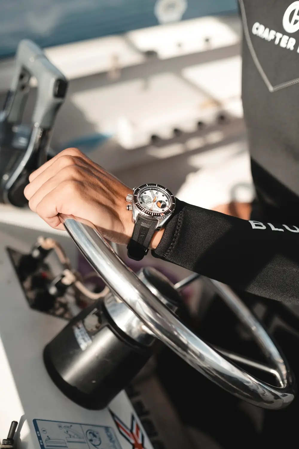 Crafter Blue Hyperion Ocean Chronograph. Raz na wodzie, raz pod wodą