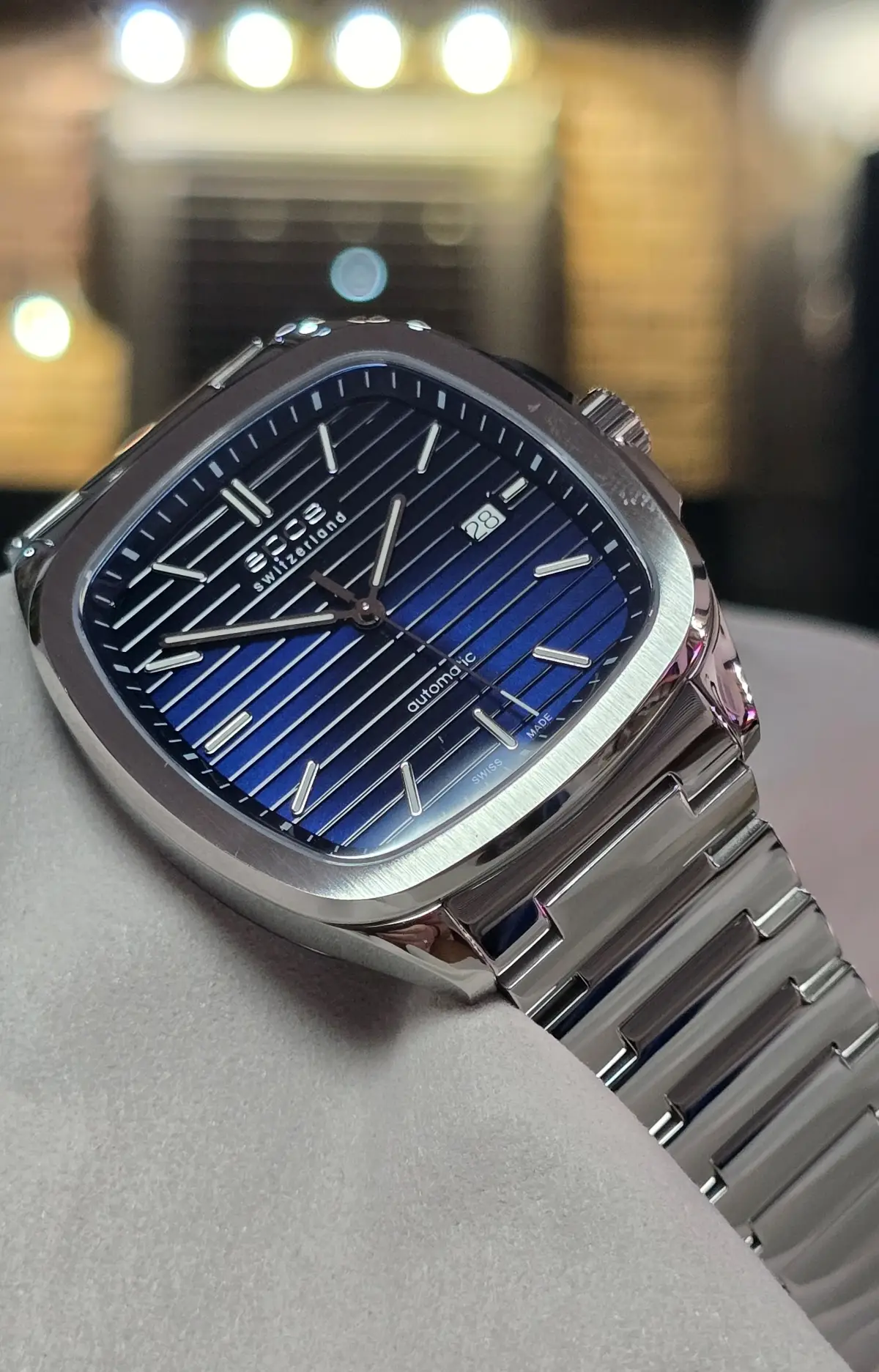 Epos Timeless 3511 Automatic. Casualowy zegarek z kopertą o rzadko spotykanym kształcie