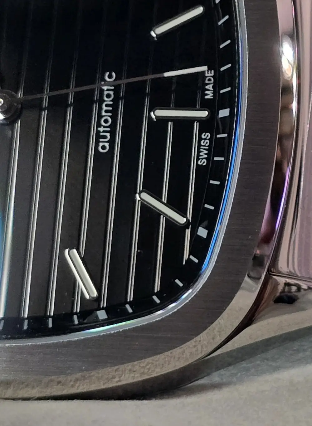 Epos Timeless 3511 Automatic. Casualowy zegarek z kopertą o rzadko spotykanym kształcie