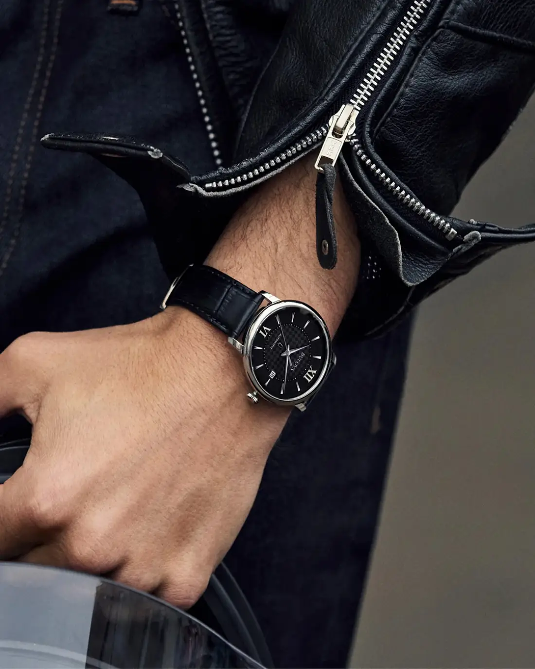 Bulova Classic Hudson Automatic. Gra tekstur na tarczy zegarka