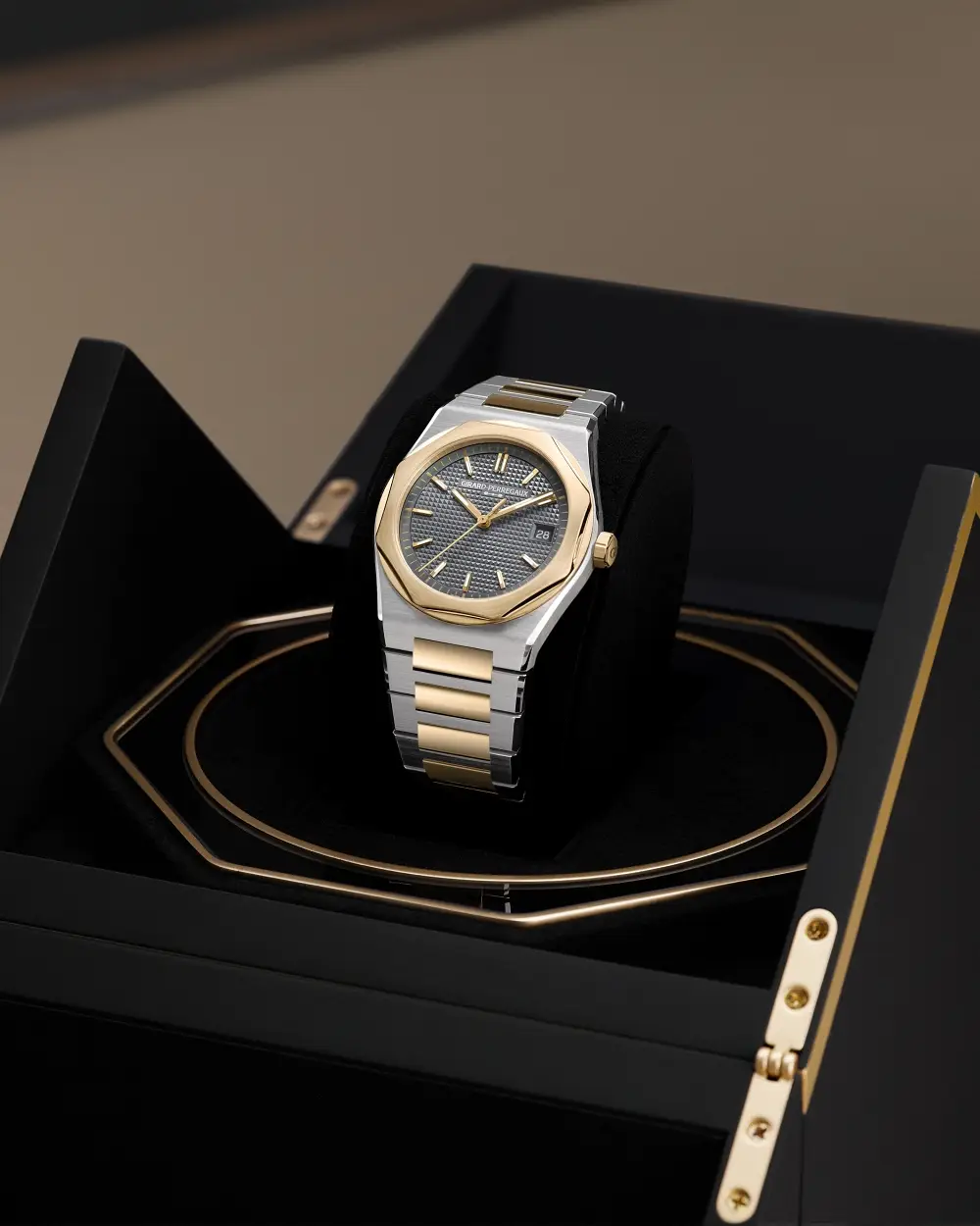 Girard-Perregaux Laureato Fifty. Pół wieku legendy i detale, które to podkreślają
