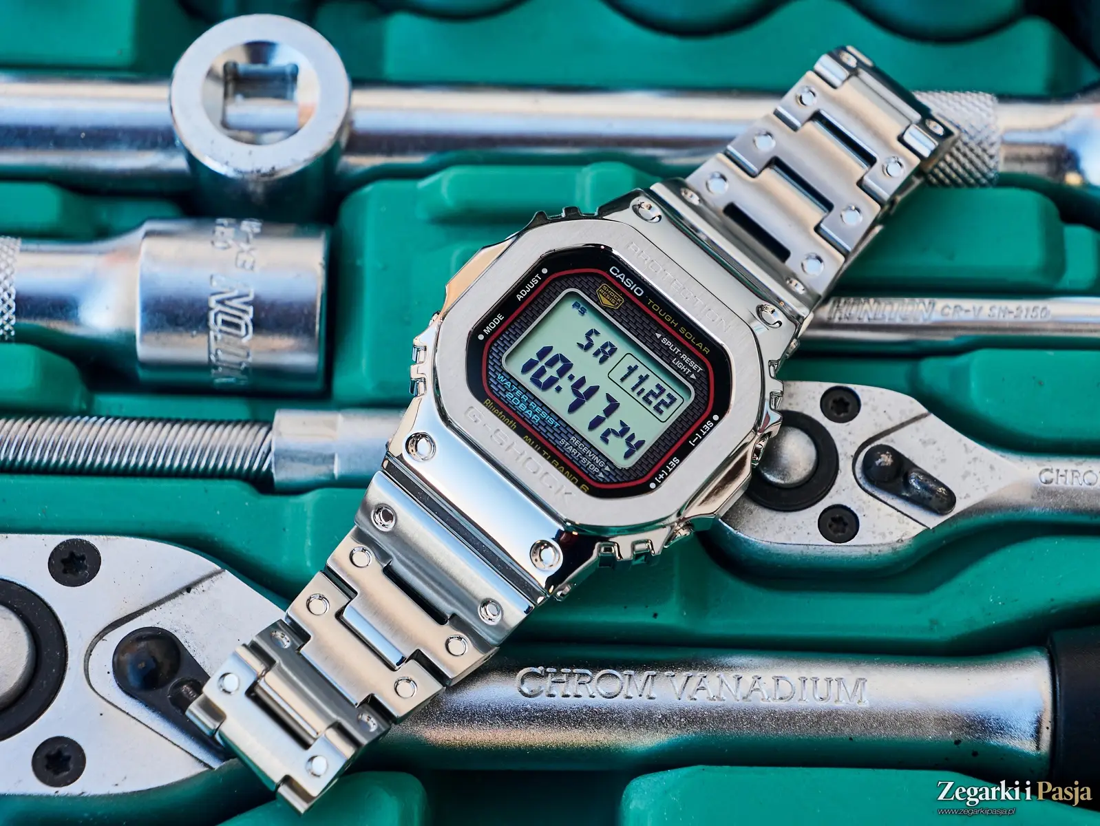 Recenzja: G-SHOCK GMW-B5000D-1CER z kopertą i brasnoletą ze stali. Pancernik pod lupą!