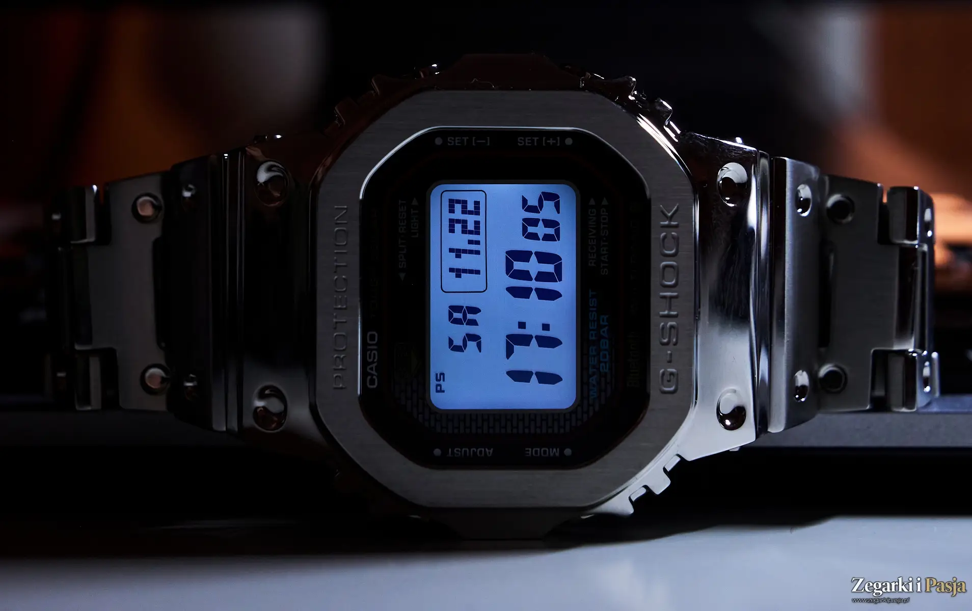 Recenzja: G-SHOCK GMW-B5000D-1CER z kopertą i brasnoletą ze stali. Pancernik pod lupą!
