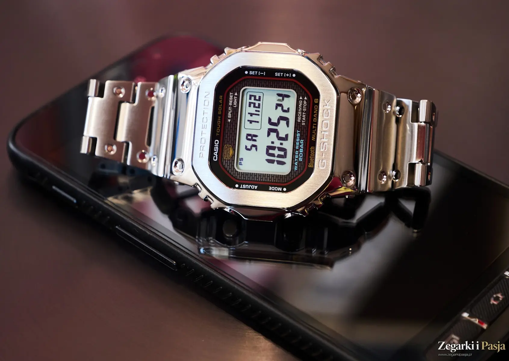 Recenzja: G-SHOCK GMW-B5000D-1CER z kopertą i brasnoletą ze stali. Pancernik pod lupą!