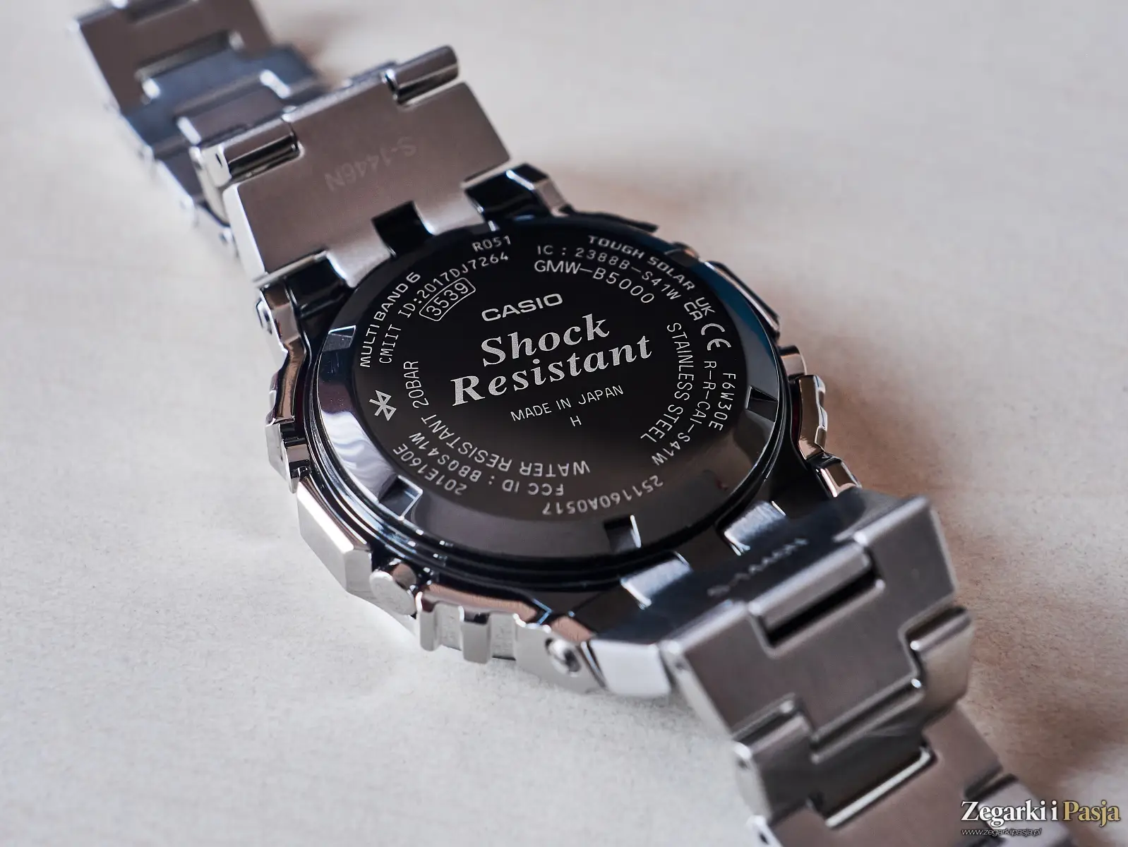 Recenzja: G-SHOCK GMW-B5000D-1CER z kopertą i brasnoletą ze stali. Pancernik pod lupą!