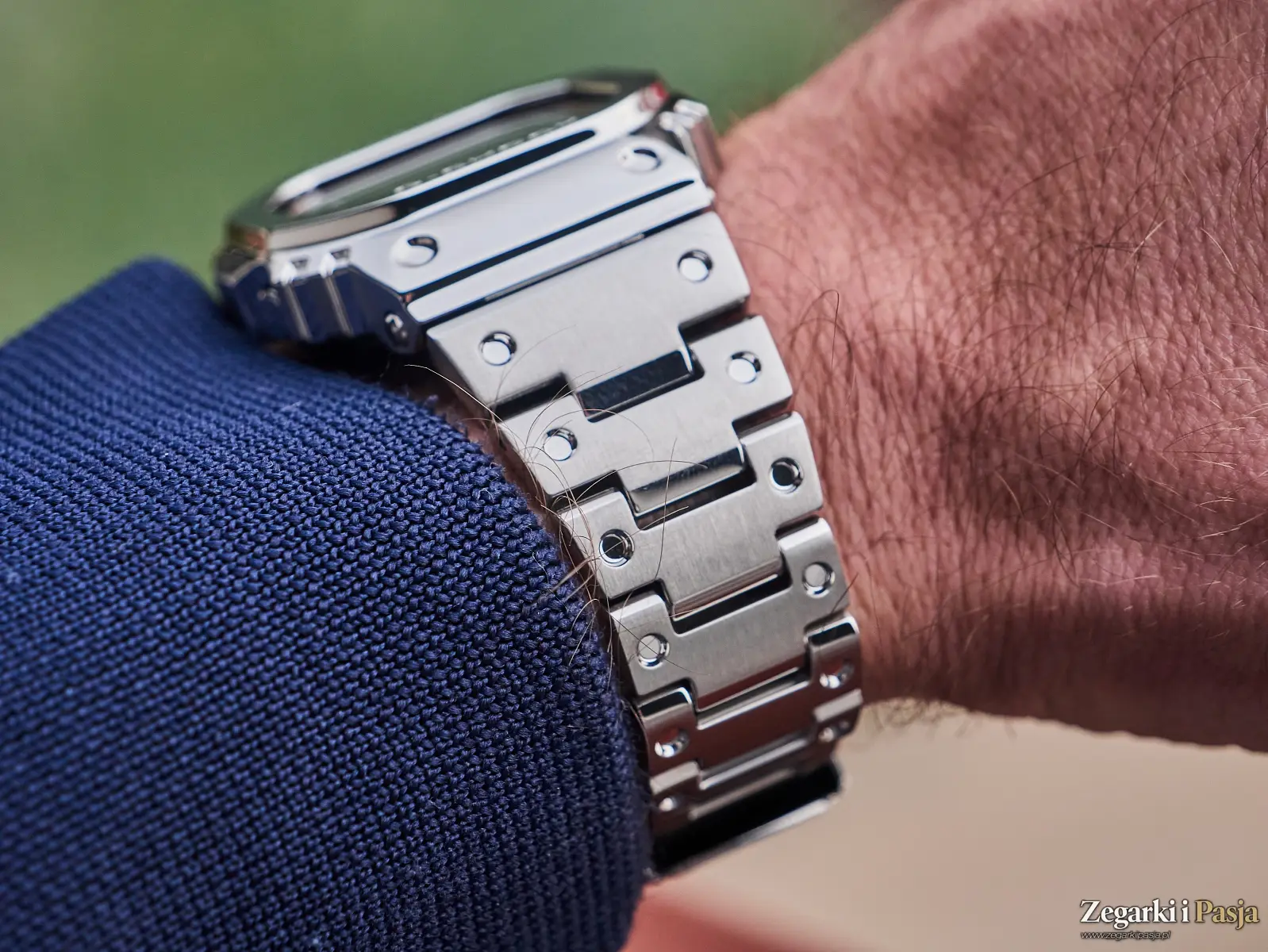 Recenzja: G-SHOCK GMW-B5000D-1CER z kopertą i brasnoletą ze stali. Pancernik pod lupą!