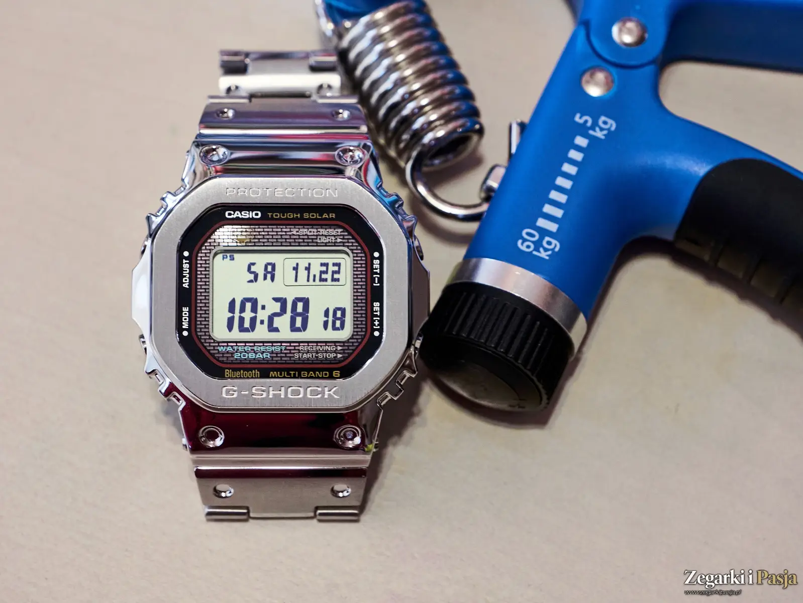 Recenzja: G-SHOCK GMW-B5000D-1CER z kopertą i brasnoletą ze stali. Pancernik pod lupą!