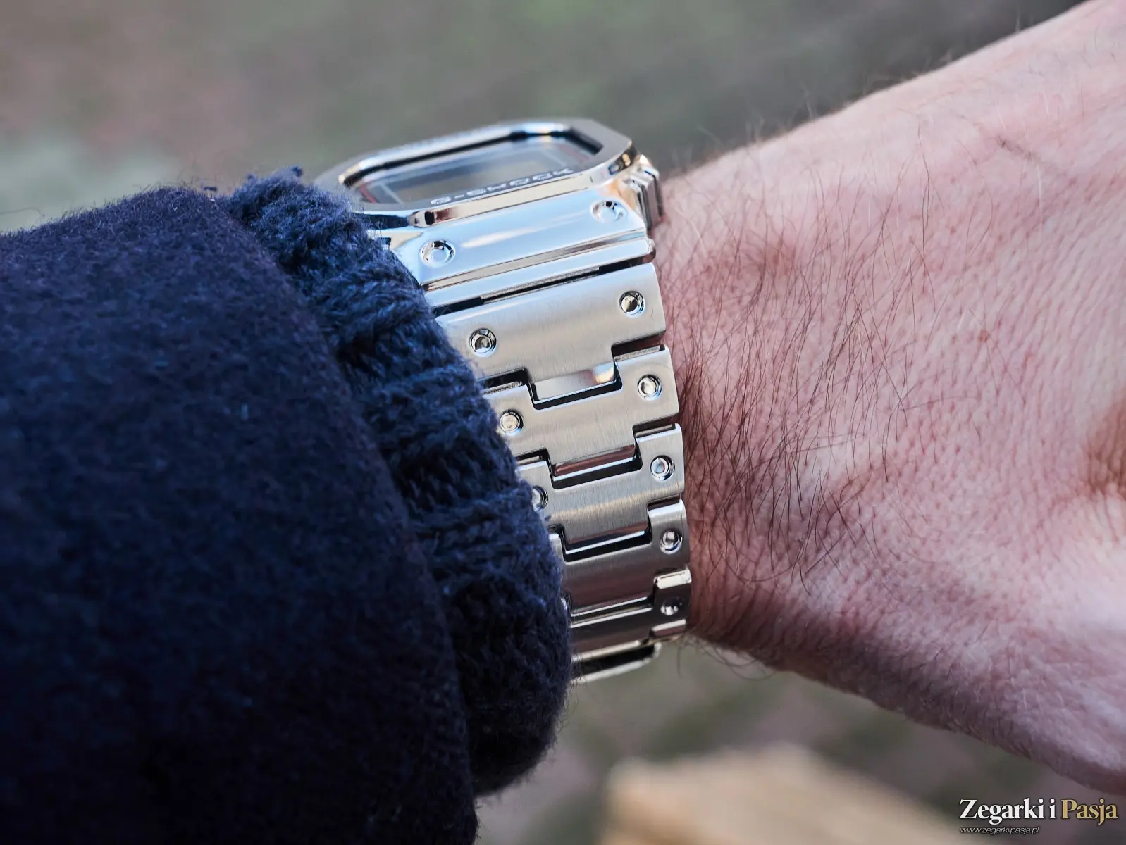 Recenzja: G-SHOCK GMW-B5000D-1CER z kopertą i brasnoletą ze stali. Pancernik pod lupą!