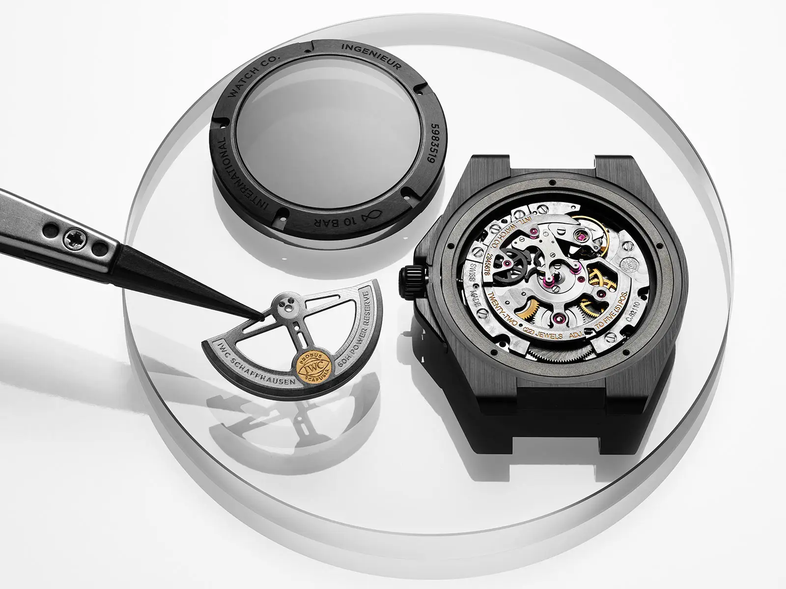 Rodzina Inżynierów rośnie w siłę. IWC Ingenieur Automatic 42 Ceramic i inne modele 2025