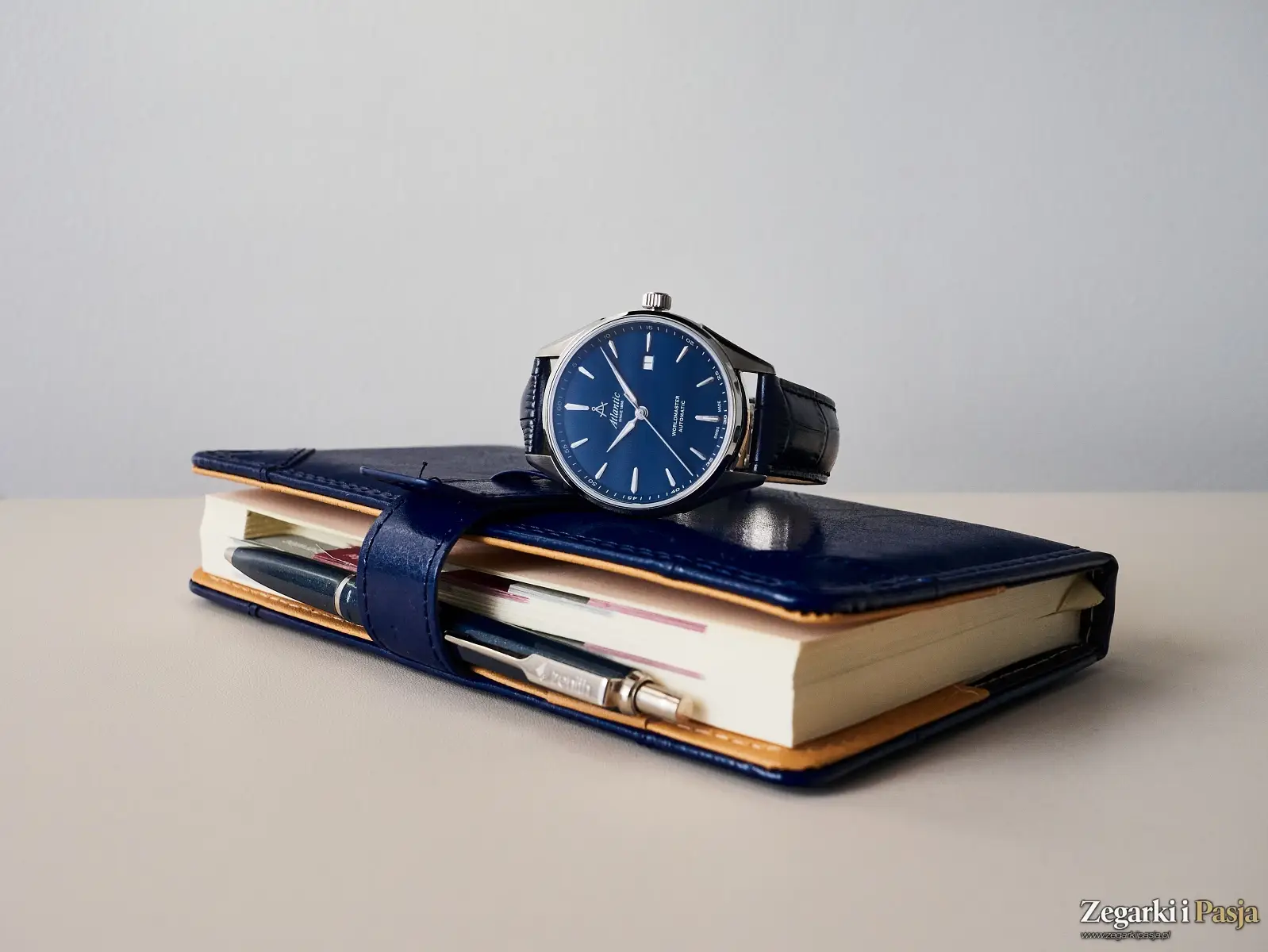Recenzja: Atlantic Worldmaster 1888 Automatic Blue Leather. Klasyka w nowoczesnym wydaniu
