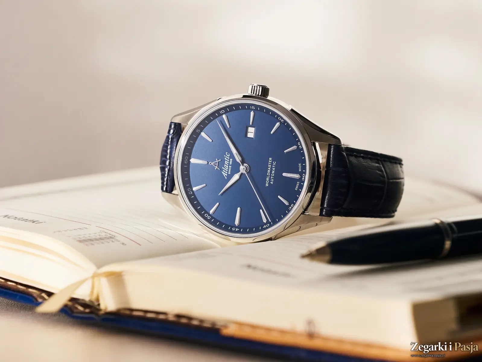 Recenzja: Atlantic Worldmaster 1888 Automatic Blue Leather. Klasyka w nowoczesnym wydaniu