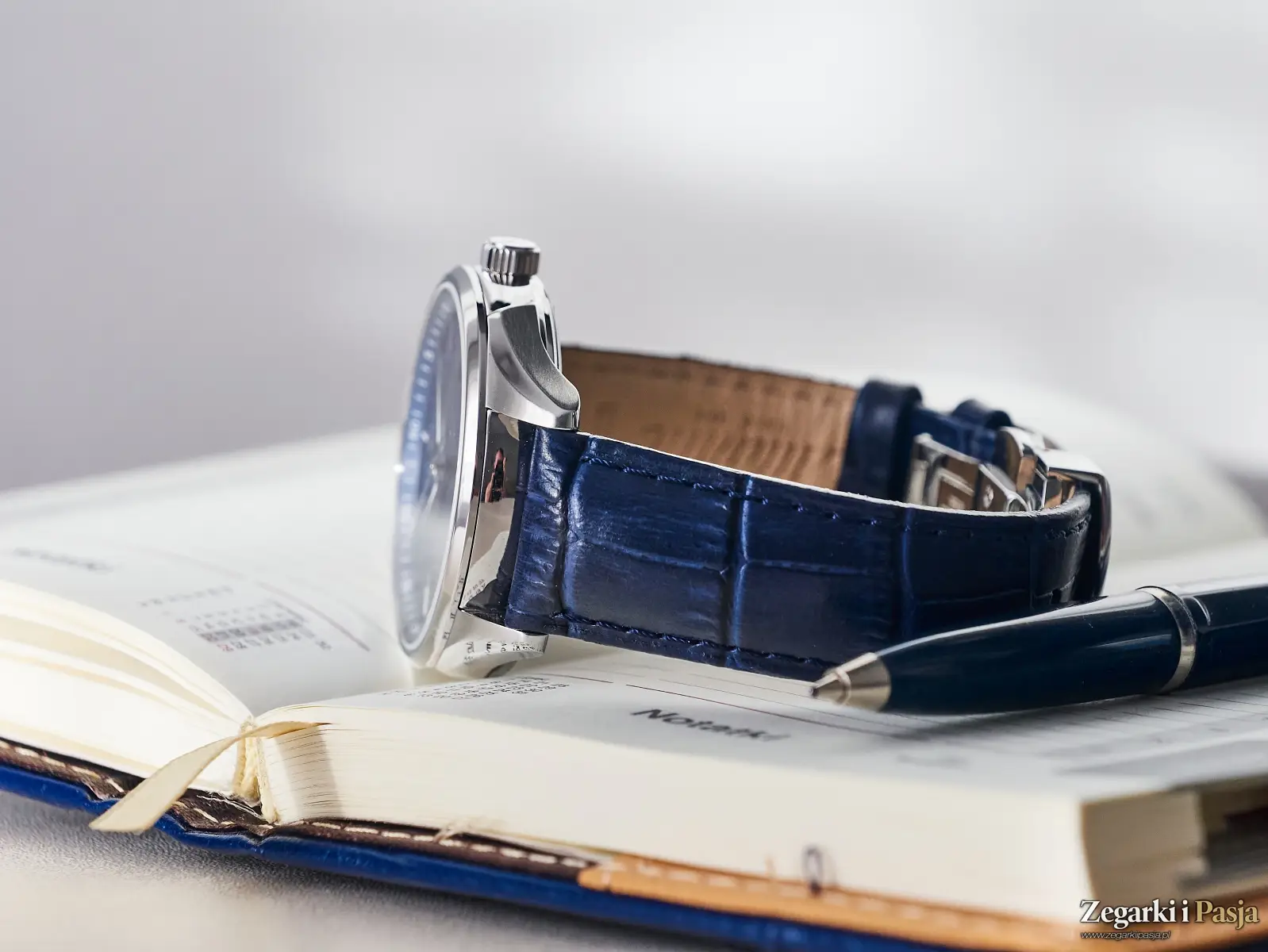 Recenzja: Atlantic Worldmaster 1888 Automatic Blue Leather. Klasyka w nowoczesnym wydaniu