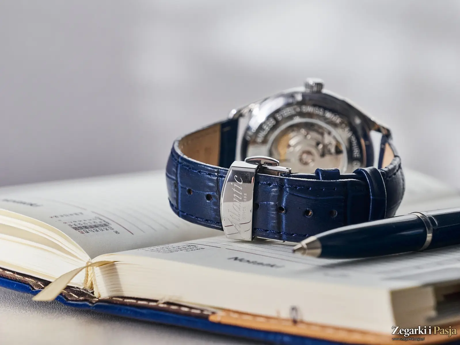 Recenzja: Atlantic Worldmaster 1888 Automatic Blue Leather. Klasyka w nowoczesnym wydaniu