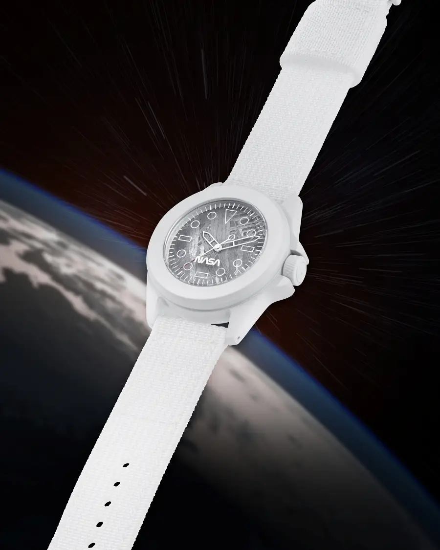 UNIMATIC x Massena LAB Modello Quattro U4S-T-SPW. Fragment kosmosu na nadgarstku