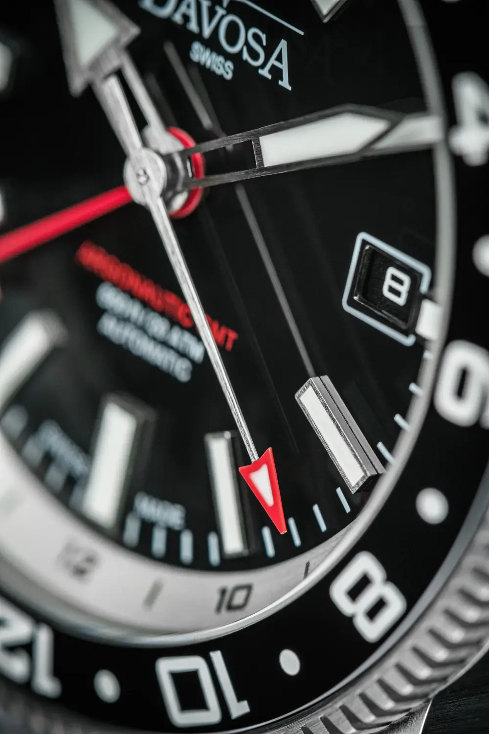 “Nurek” z funkcją GMT. Davosa Argonautic World Traveller