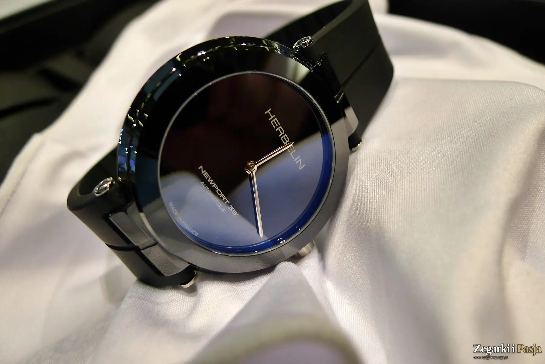 Herbelin Newport Céramique 35th Anniversary. Jubileuszowa reinterpretacja tradycji