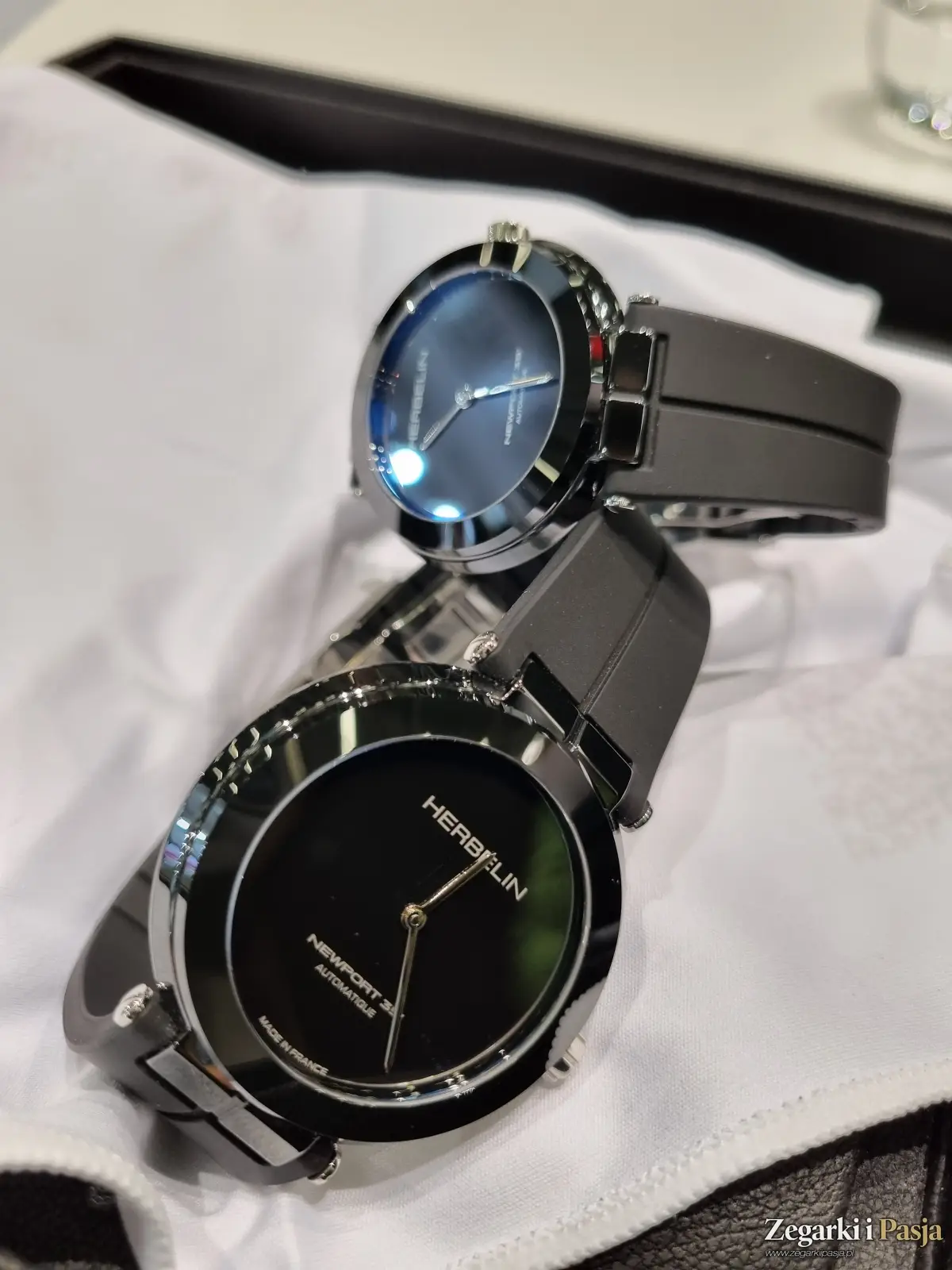 Herbelin Newport Céramique 35th Anniversary. Jubileuszowa reinterpretacja tradycji