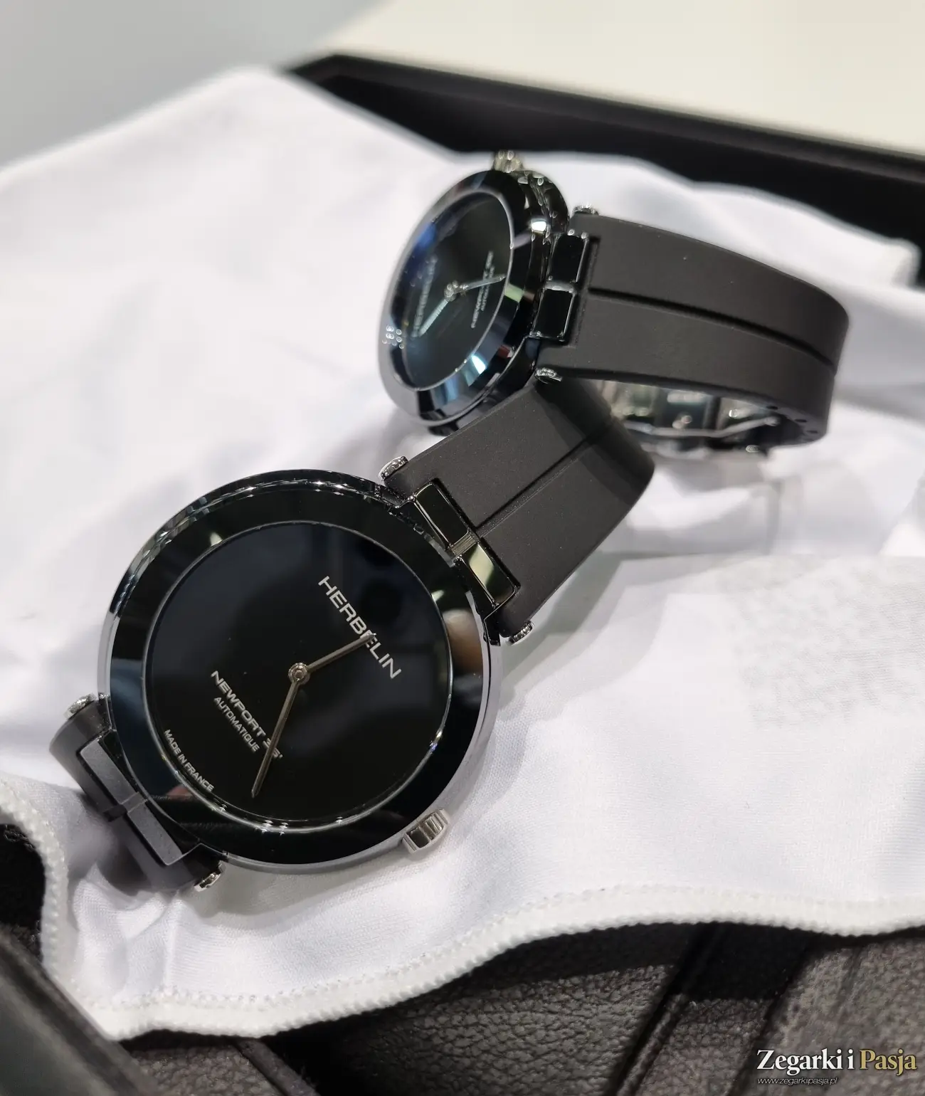 Herbelin Newport Céramique 35th Anniversary. Jubileuszowa reinterpretacja tradycji