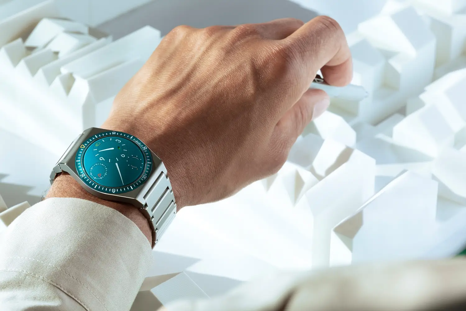 Ressence Type 7. Pierwszy zegarek marki Ressence z funkcją GMT