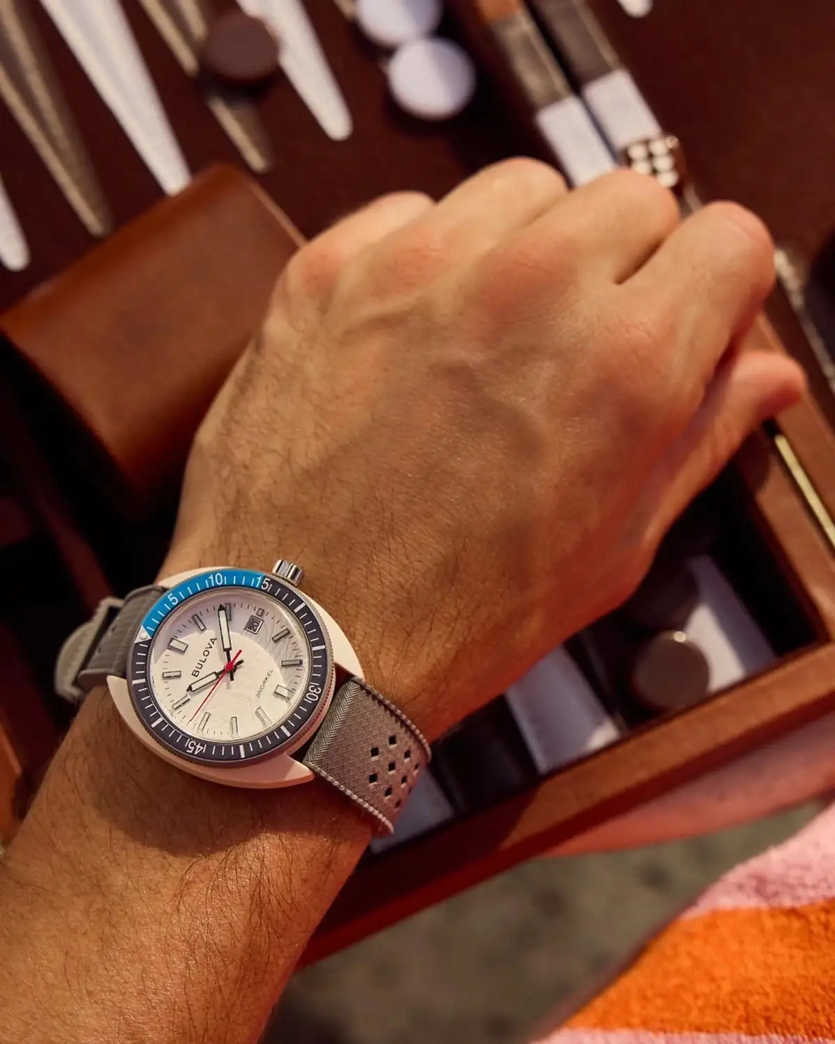 Bulova Oceanographer Snorkel. Eksplozja barw i koperta z „Hybrid Ceramic”