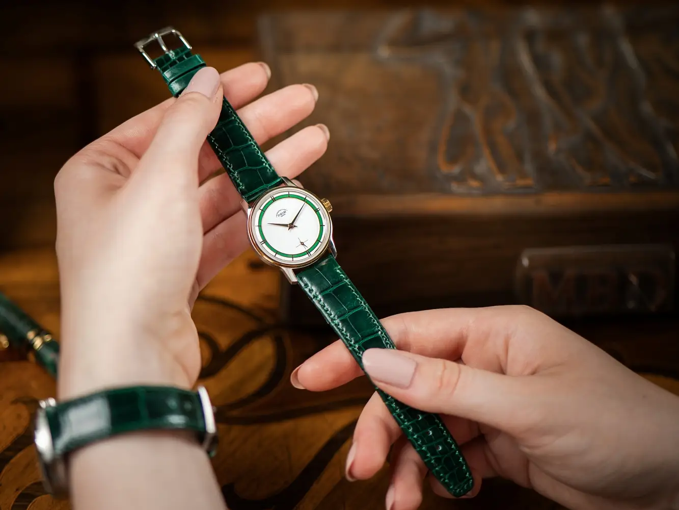 Prim Traktor 34 LE. Subtelny i elegancki zegarek z manualnym naciągiem