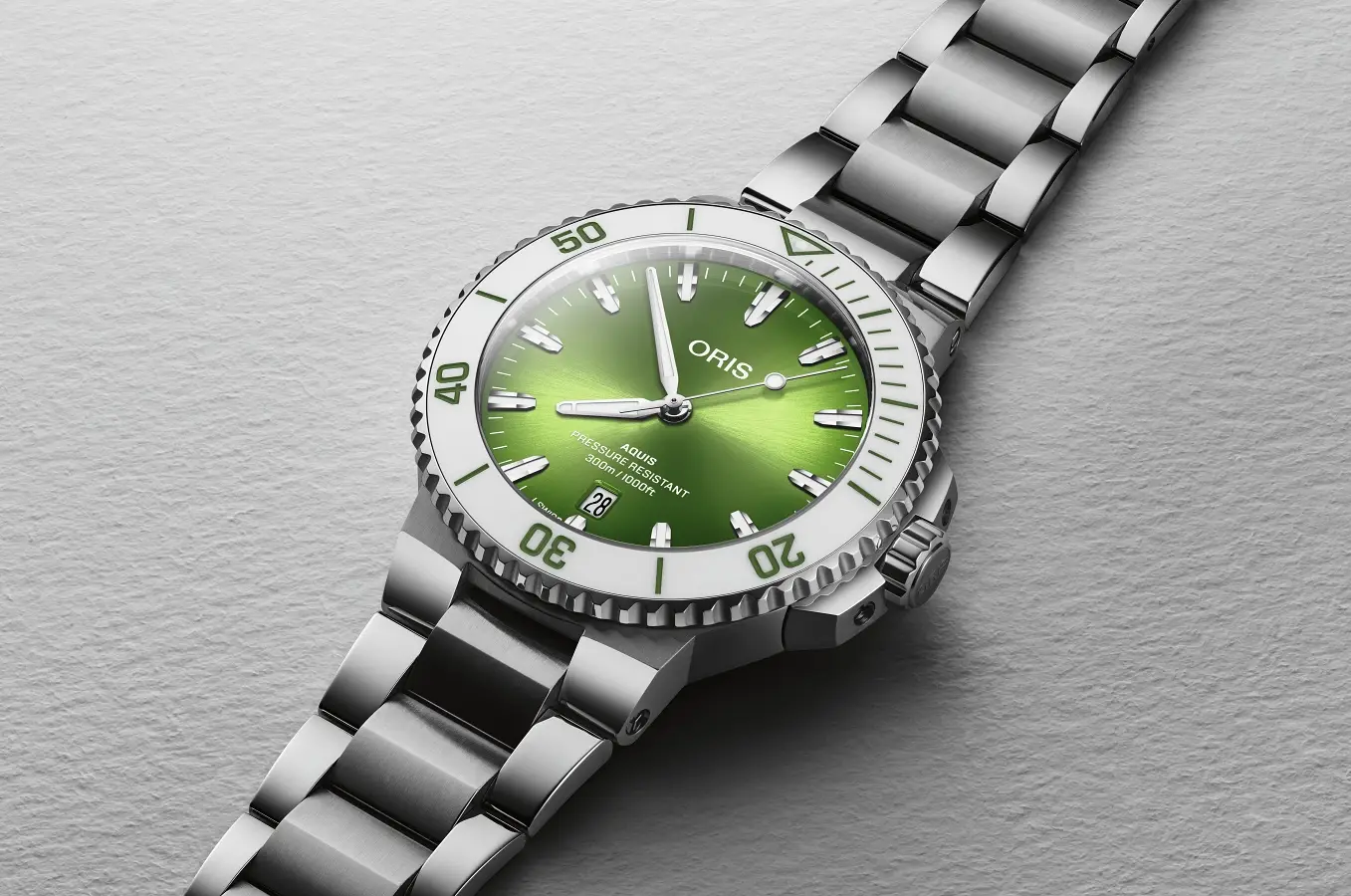 Oris Aquis Date 41.5 mm Taste of Summer