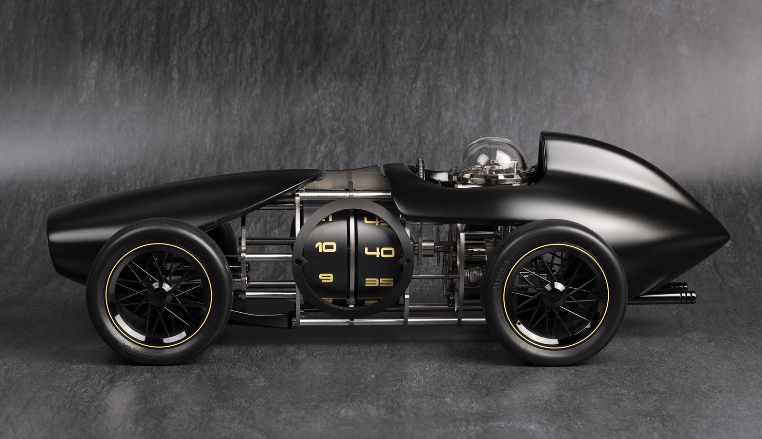 Sportowy supersamochodów z... tourbillonem, czyli L'Epée 1839 Time Fast