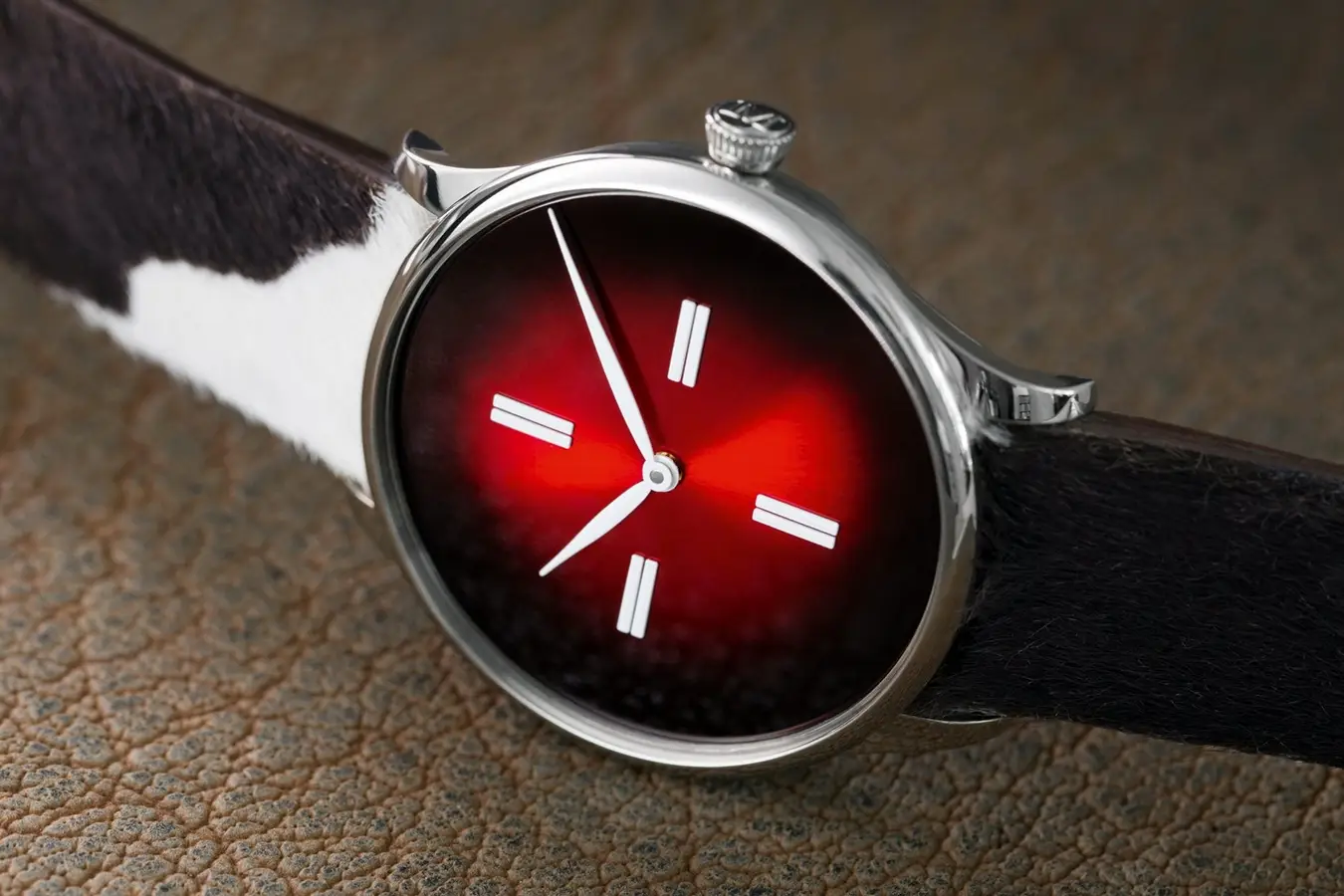 H.Moser & Cie „Swiss Mad Watch” - zegarek „do bólu” szwajcarski, z kopertą wykonaną z… sera!