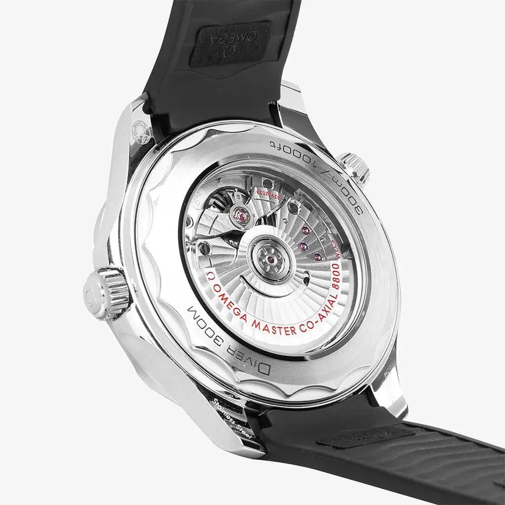 Premiera filmu „Fuze” i Aaron Taylor-Johnson z Omegą Seamaster na nadgarstku 