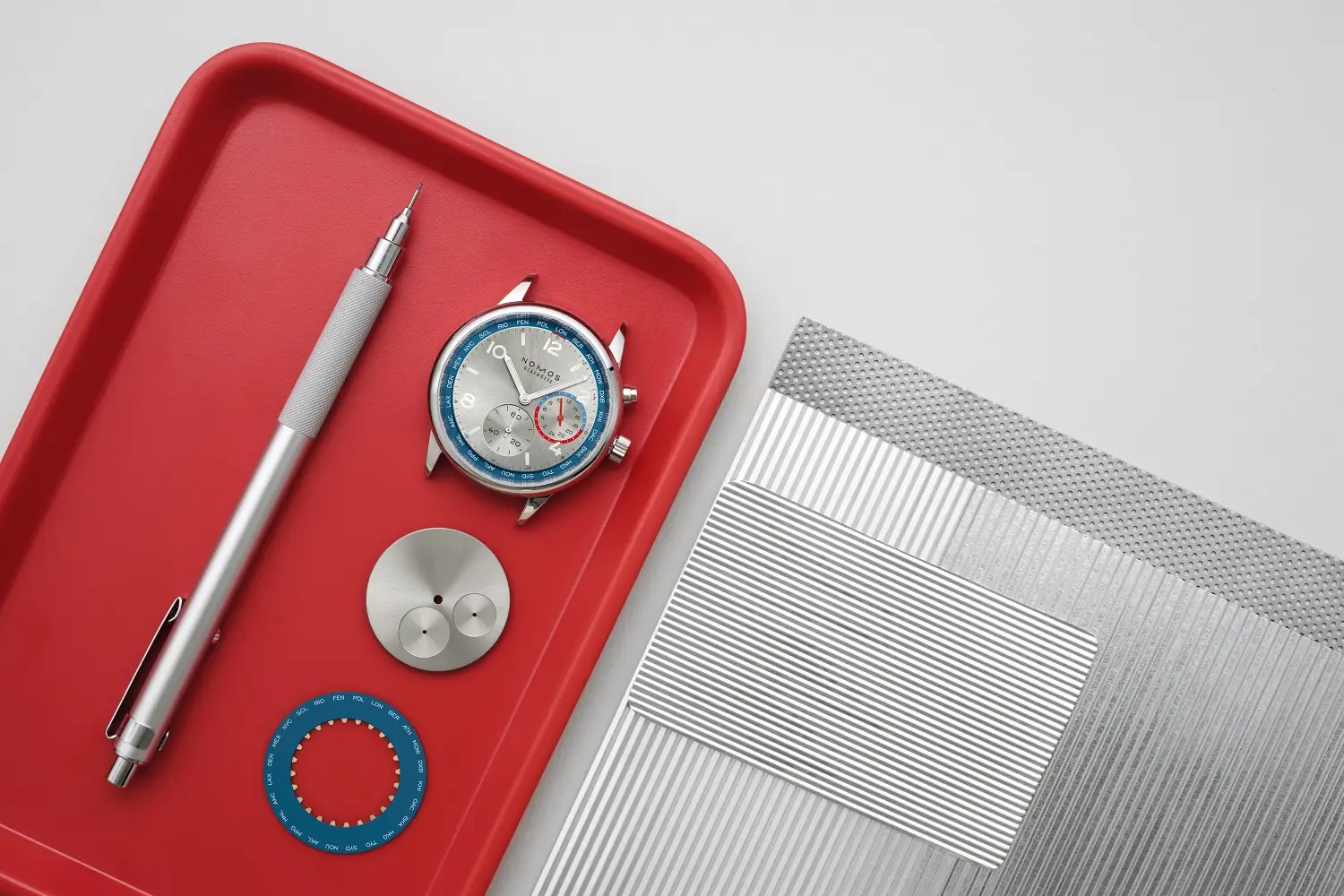 Nagroda iF Design Award 2026 dla Nomos Club Sport neomatik Worldtimer