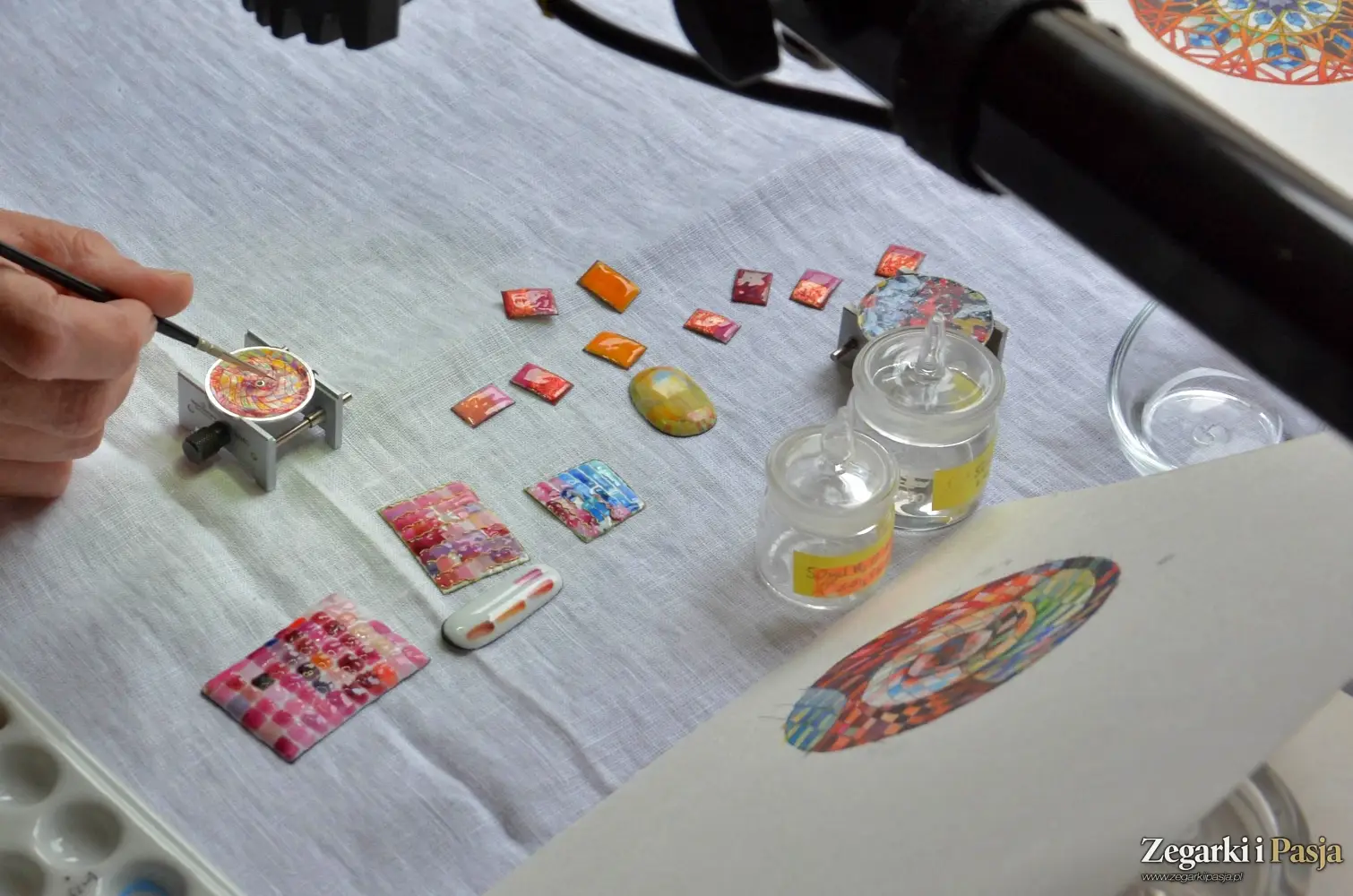 Rozmowa z Ewą Buksą – polską emalierką – o tajnikach pracy, drodze zawodowej i tworzeniu emaliowanych tarcz zegarków