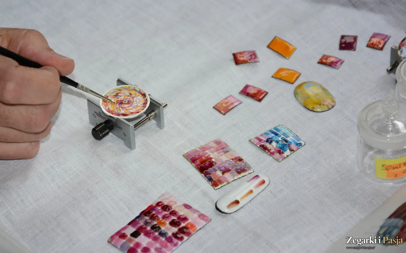 Rozmowa z Ewą Buksą – polską emalierką – o tajnikach pracy, drodze zawodowej i tworzeniu emaliowanych tarcz zegarków