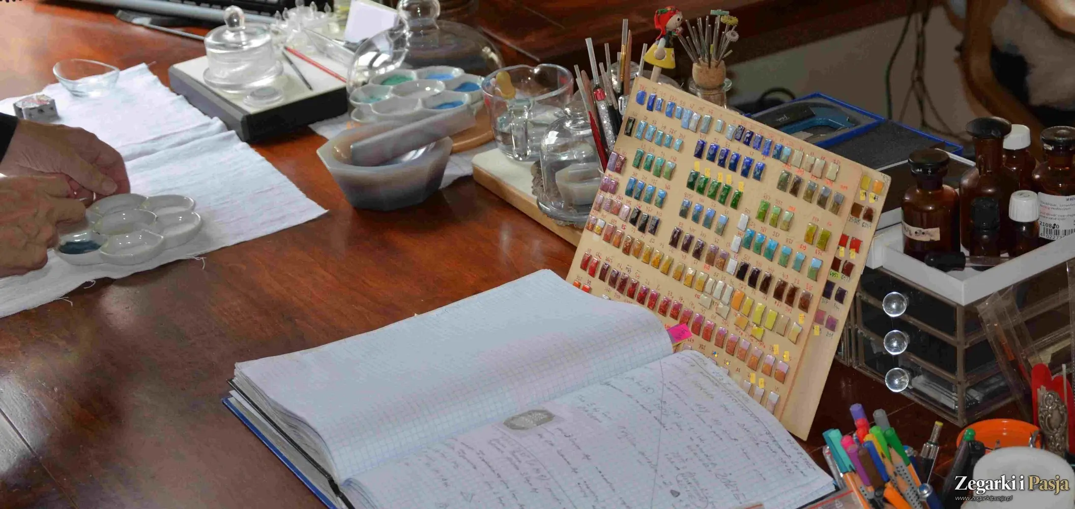 Rozmowa z Ewą Buksą – polską emalierką – o tajnikach pracy, drodze zawodowej i tworzeniu emaliowanych tarcz zegarków