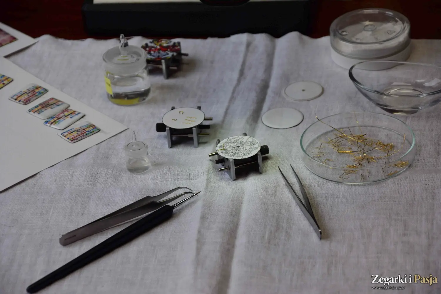 Rozmowa z Ewą Buksą – polską emalierką – o tajnikach pracy, drodze zawodowej i tworzeniu emaliowanych tarcz zegarków