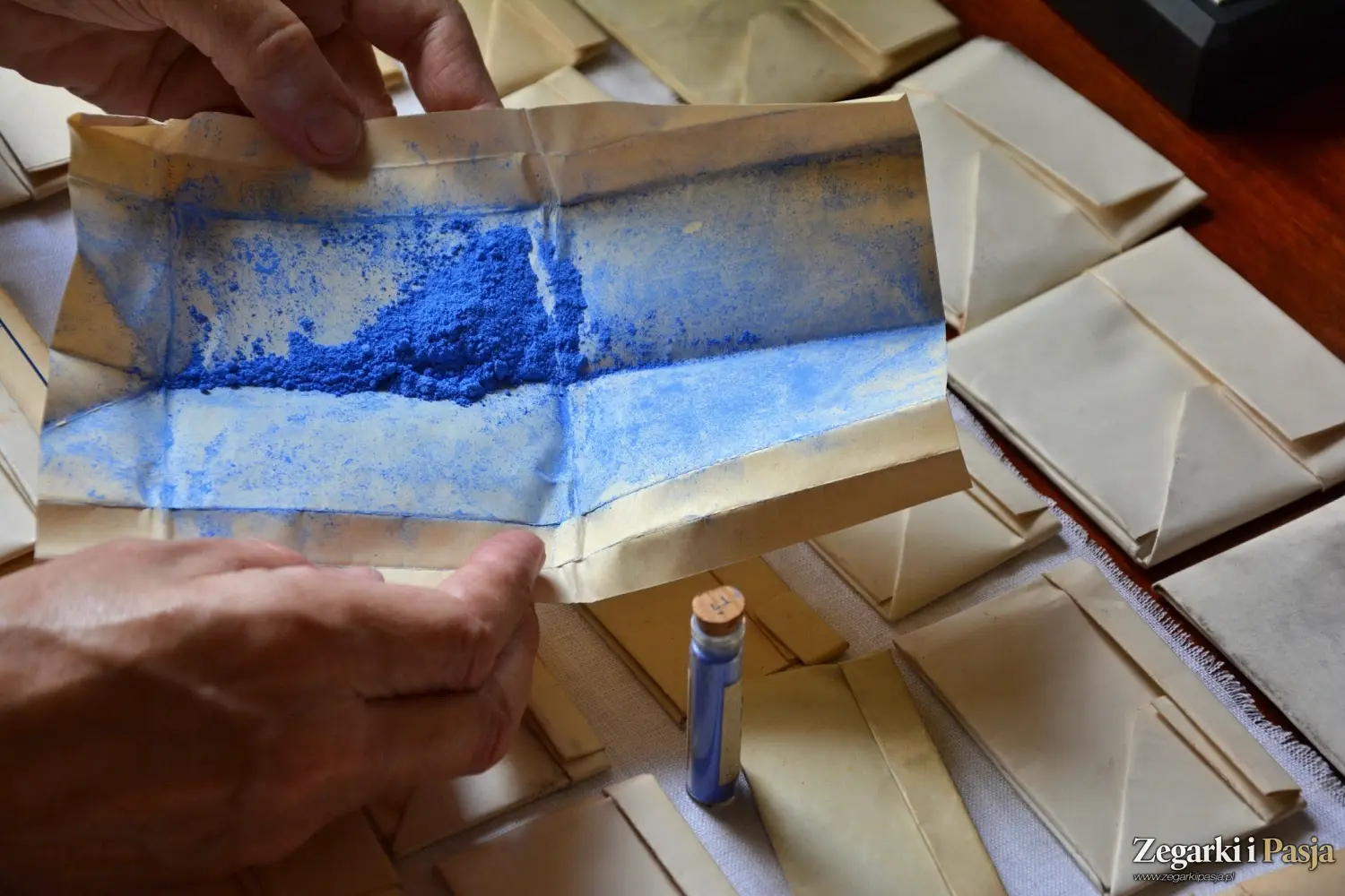 Rozmowa z Ewą Buksą – polską emalierką – o tajnikach pracy, drodze zawodowej i tworzeniu emaliowanych tarcz zegarków