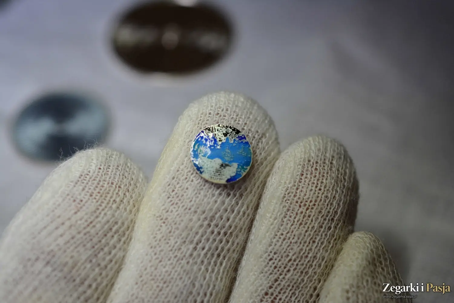 Rozmowa z Ewą Buksą – polską emalierką – o tajnikach pracy, drodze zawodowej i tworzeniu emaliowanych tarcz zegarków