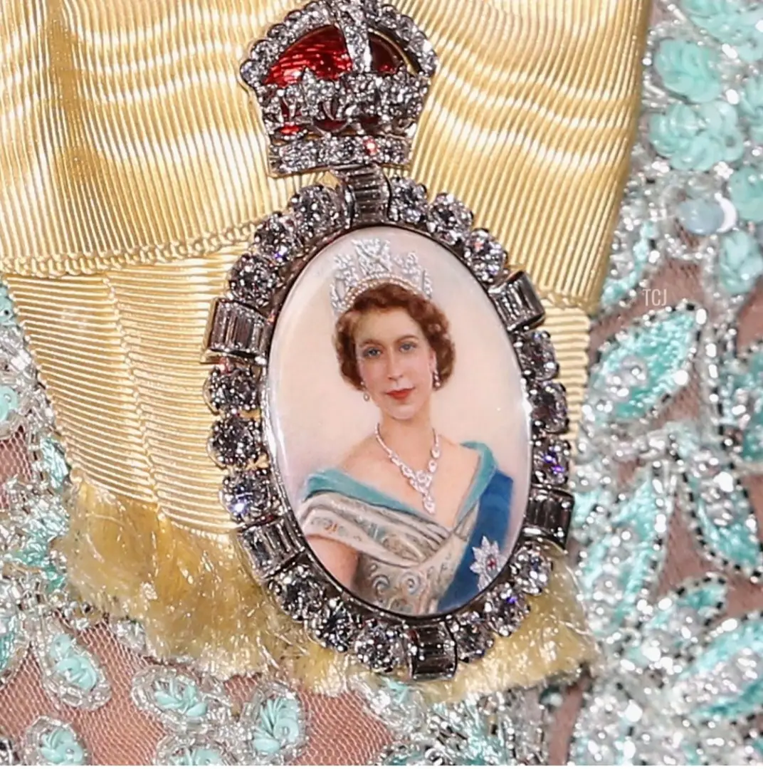 Rozmowa z Ewą Buksą – polską emalierką – o tajnikach pracy, drodze zawodowej i tworzeniu emaliowanych tarcz zegarków