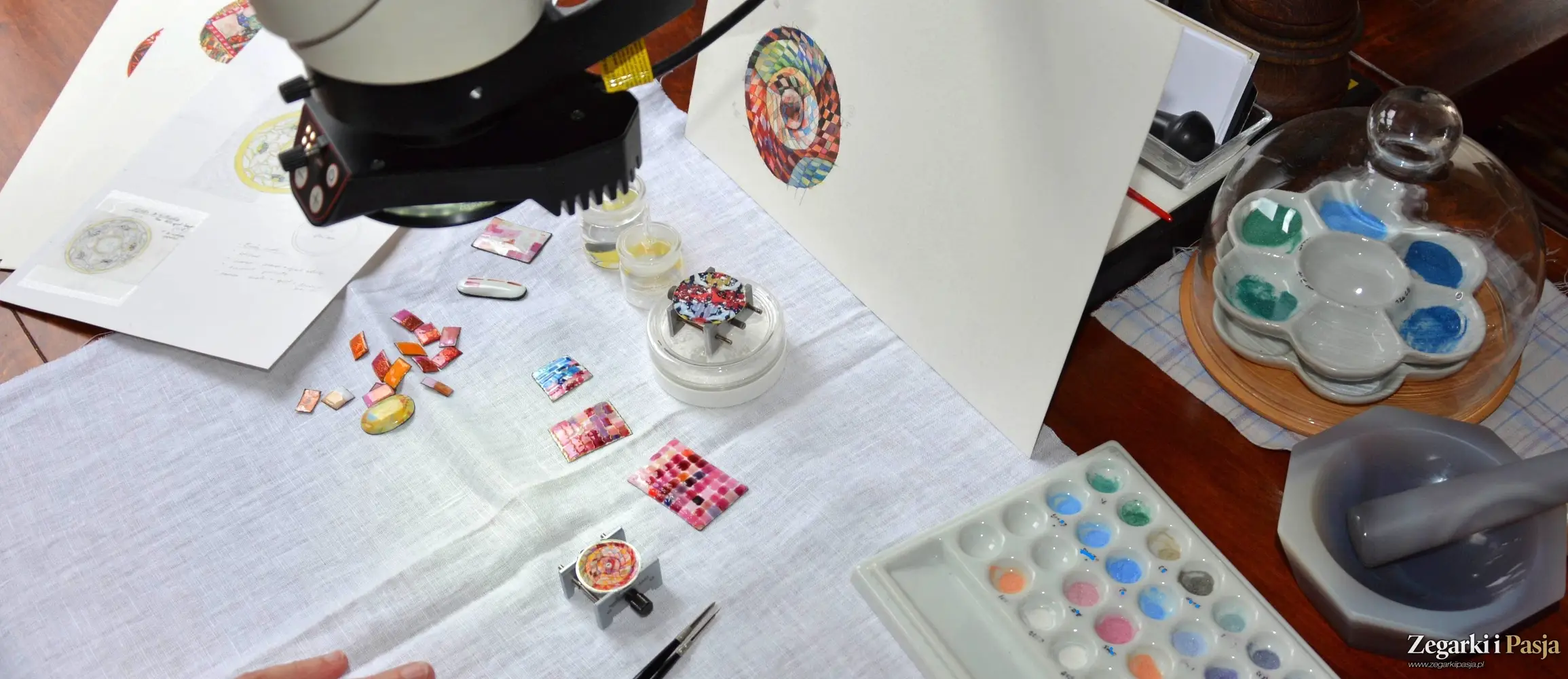 Rozmowa z Ewą Buksą – polską emalierką – o tajnikach pracy, drodze zawodowej i tworzeniu emaliowanych tarcz zegarków