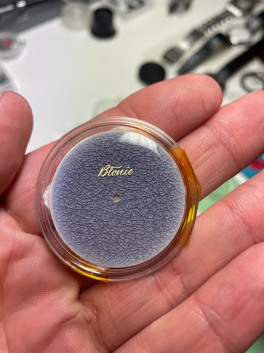 Wywiad z Bartkiem Mejorem o fascynacji porcelaną, jej podwójnej naturze i tworzeniu porcelanowych tarcz zegarków