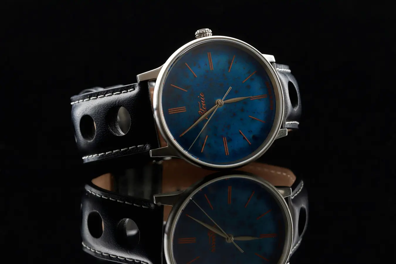 Wywiad z Bartkiem Mejorem o fascynacji porcelaną, jej podwójnej naturze i tworzeniu porcelanowych tarcz zegarków