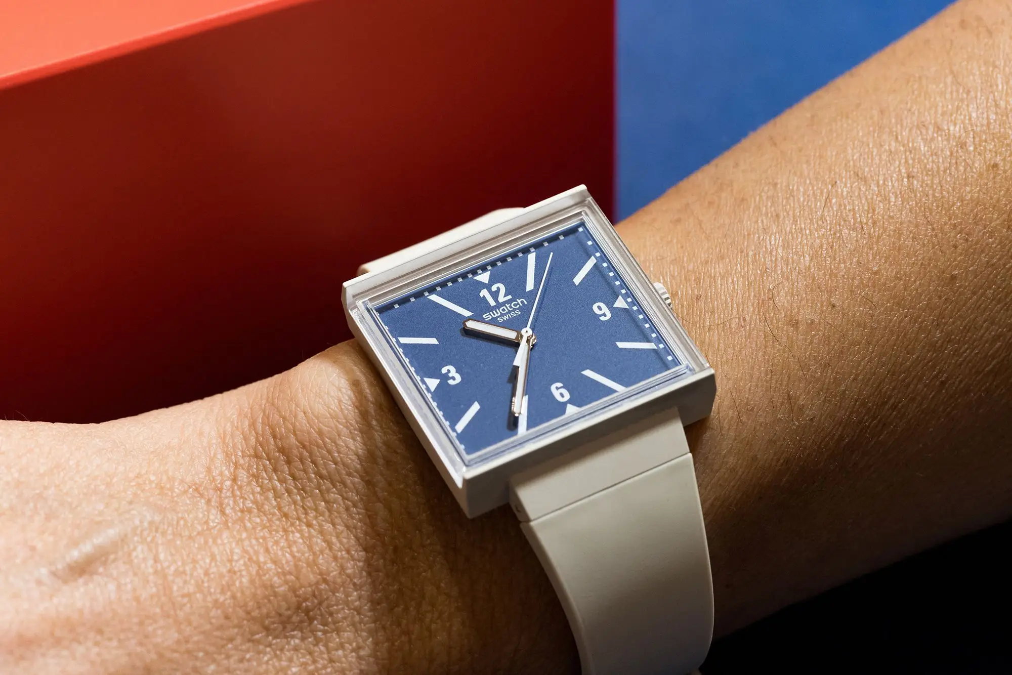 Zegarek jako odpowiedź na cła nałożone na Szwajcarię, czyli Swatch WHAT IF…TARIFFS?